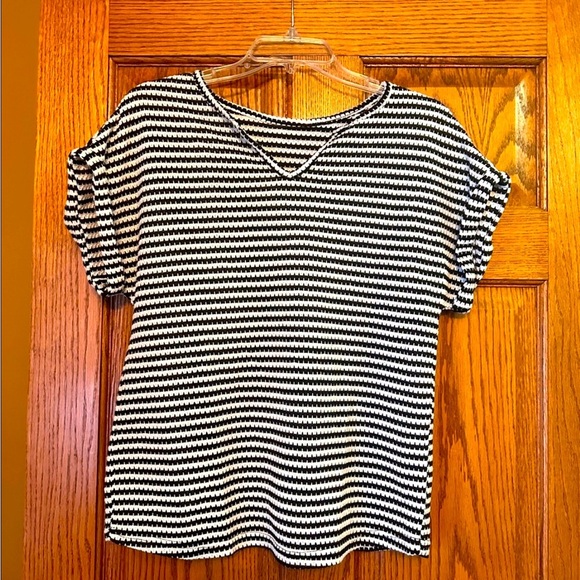 Shein Black and white ribbed top - Picture 1 of 4